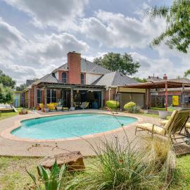 Luxury Studio with Pool | Near DFW & AT&T Stadium