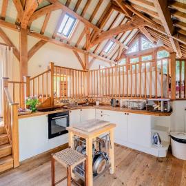 Airy Barn Conversion Private Parking & Garden