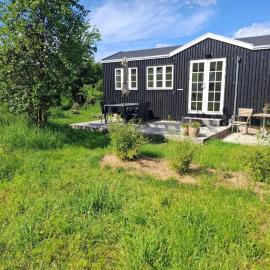 Lolland Hideaway Near Coastal Fishing، فندق في Dannemare