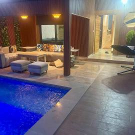 Villa Moderne avec Piscine Privée, hotel in Imouzzer du Kandar