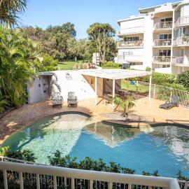 Surfside Buddina Beachfront 3bed Apt - Direct Beach Access, hotel v destinácii Buddina