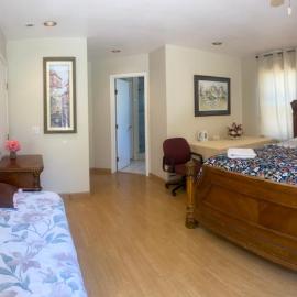 WM Private master suite with separate entry, hotel in San Jose
