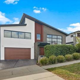 Elevated 5 Bedroom Family house in Bonner 2914, hotel en Downer