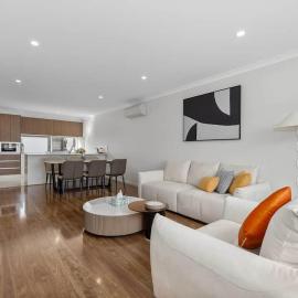 Modern 3B3B Townhouse in Franklin near Gungahlin, hotel in Harrison