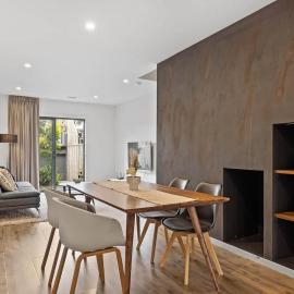 Modern Townhouse 2 bed 2 bath w Parking B, hotel in Watson