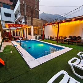 CASA HOSPEDAJE RICARDO PALMA con PISCINA, hotelli kohteessa Ricardo Palma