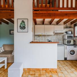 Maison T2 avec mezzanine, jardin clos, proche plage, quartier calme, Biscarrosse - 4 personnes - FR-1-521-73, hotel in Biscarrosse-Plage