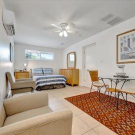Quiet Studio near Beaches & St Armands Circle