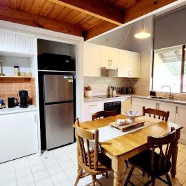 Poolside Retreat 250m From Beach Resort Facilities