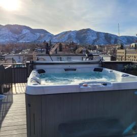 Rooftop Hot tub Family Friendly Mountain Views