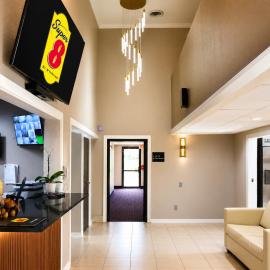 Super 8 by Wyndham Champaign, hotel in Champaign