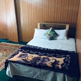 Rama lake view Hotel, hotel a Astor