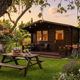 Cozy Summer House with Free Parking near Town Center & Beach, hotel din Kuressaare