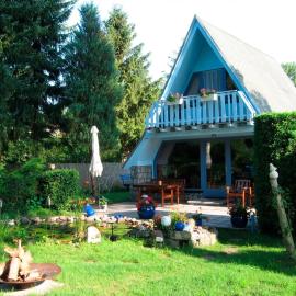 Viesnīca Ferienhaus mit Pool am See pilsētā Malhova