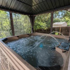 Spacious home with Game Room Hot Tub & Sauna