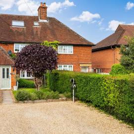 Beautiful Country Home, Garden and EV charging