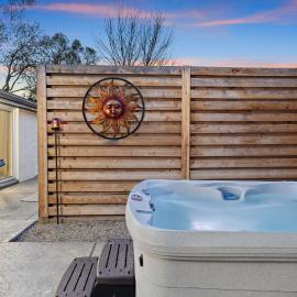 New Hot Tub - Putt Putt - Family Friendly Home