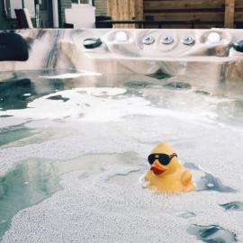 Spacious & Pet Friendly- Hot Tub & Mountain Views