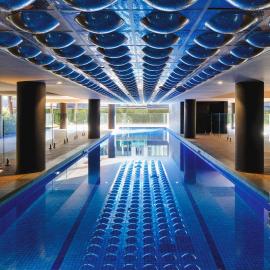 Luxe 2 Bed Apt Seconds to Beach & Minutes to City
