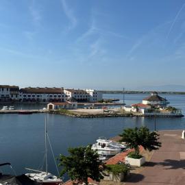 Appartement avec piscine vue port de la Coudalère, Hotel in Le Barcarès