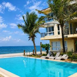 Brisa Marina Beach Resort powered by Cocotel، فندق في مورونغ