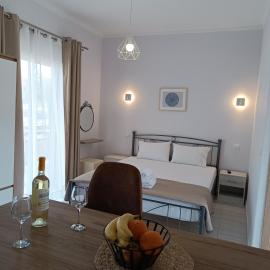 Ioannis Fotinos Studios, Hotel in Lygia