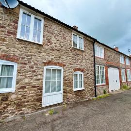 The Old Stables -5 min from M5, J14, hotel in Thornbury