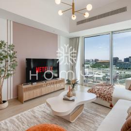 Lux Yas Escape w Beach & Pool Access Near F1
