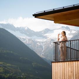 Lahnerhof Chalets - Mountain view and Sauna inclusive, hotelli kohteessa Lutago
