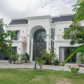 Luxury Mi-a Villa LaGi 4pn, huge salted pool, outdoor bbq and kara, up to 20, Hotel in La Gi