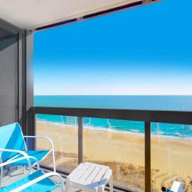 Incredible waterfront condo with furnished balcony beach views pools & gym, hotel a Ocean City
