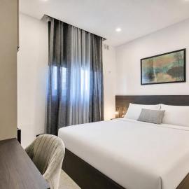 Urban 19 Residences Refined Living, hotel em Birkirkara