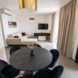The Gold Apartment with terrace and garage、Veliko Brdoのホテル