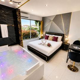 Luxury Beach Room、フロンティニャンのホテル