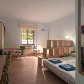 Comfort Apartment City center location Daily flower food&fruit market Near ferries and Portovenere bus Flexible space with adjacent unit، فندق في لا سبيتسيا