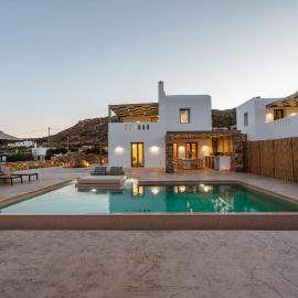 Thalelion 3 bedroom Villas with private pool and Jacuzzi, hotel i Naxos
