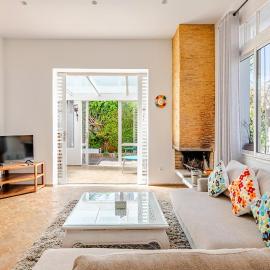 R03 - Chic & Cozy 3BR Home - Prime Location Rabat, khách sạn ở Rabat