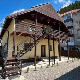 Casa de sub Hășmaș