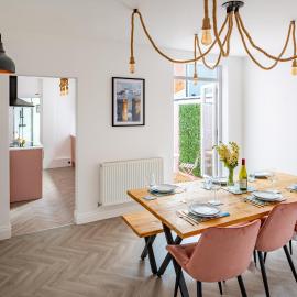 Swift Host - The Pink House - Seaside - Dog Friendly - Courtyard - Free Parking - Sleeps 7