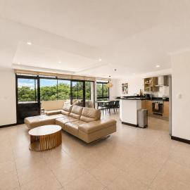 CR MARIPOSA RENTALS Luxury 2-Story Penthouse with Private Jacuzzi, hotelli kohteessa Río Oro