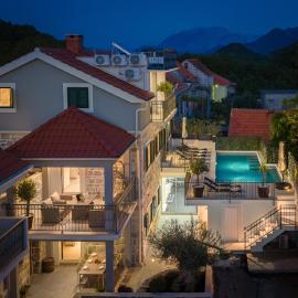 Villa Miravalle - private heated pool, jacuzzi, sauna, private garage parking