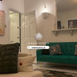 Pet Friendly 2 Bed Ground Floor Apartment in Addlestone with Free Driveway Parking, hotelli kohteessa Addlestone