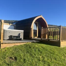 Schiehallion Luxury Glamping Pod with Hot Tub at Pitilie Pods, hotell sihtkohas Aberfeldy