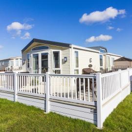 Beautiful, Pet Friendly Caravan By The Beach In Suffolk Ref 40126Nd، فندق في لوستوفت