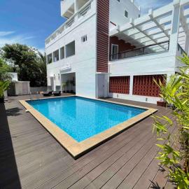 Croc Villa 3BHK pvt Pool by Roamigo, hotel a Cheyūr
