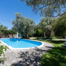 VK Villas, hotel i Apolpaina