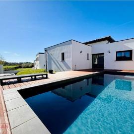 Beautiful Villa with Private Pool for 6 Guests, готель у місті Алес