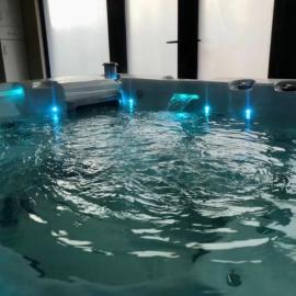 Hydro Spa Pool, Dbl Bedrm & Private Bathrm - Part private shared lived-in home, Hotel in Bickershaw
