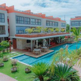 Apartamento Novo 2Qts 2 suites em Guarajuba, hotelli kohteessa Camassari