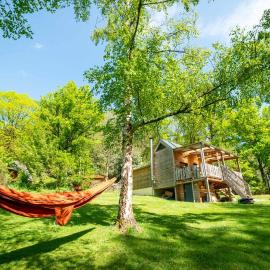 Chalet bord de rivière, 7500 m2 de nature, hotel a Villiers-Charlemagne